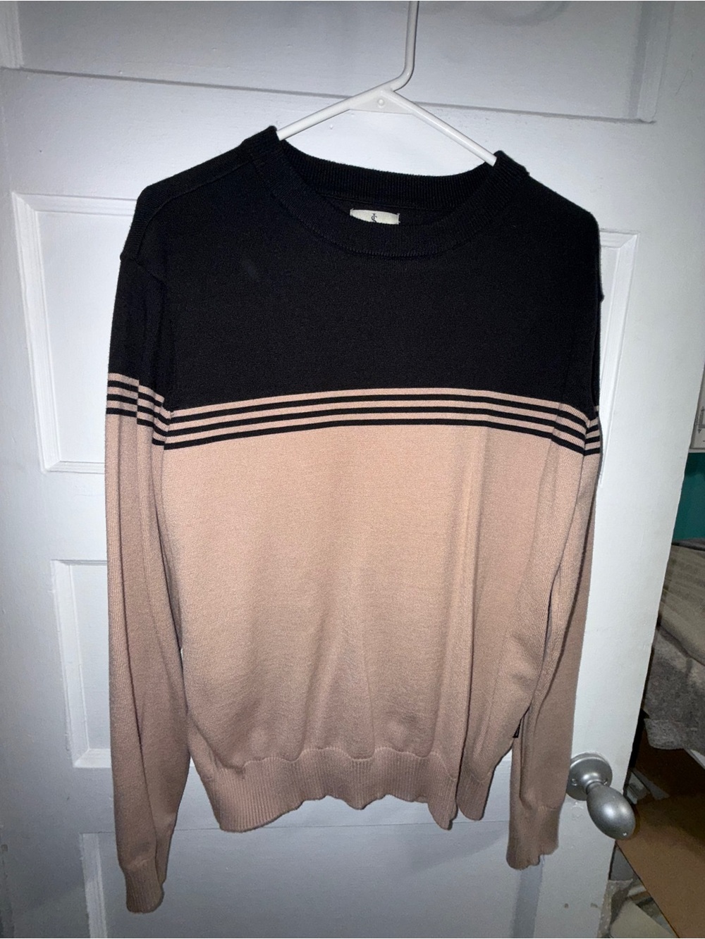 Women's Crewneck Colorblock Sweater in Black and Blush